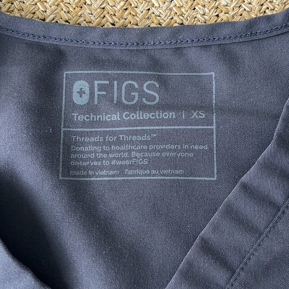 FIGS Catarina scrub top - Picture 2 of 3